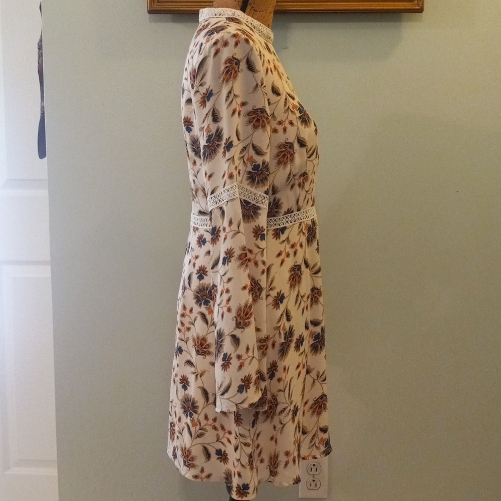 NB Avenue Cream Floral Lace Detail Bell Sleeve Boho Mini Dress Size 8 - Picture 7 of 14